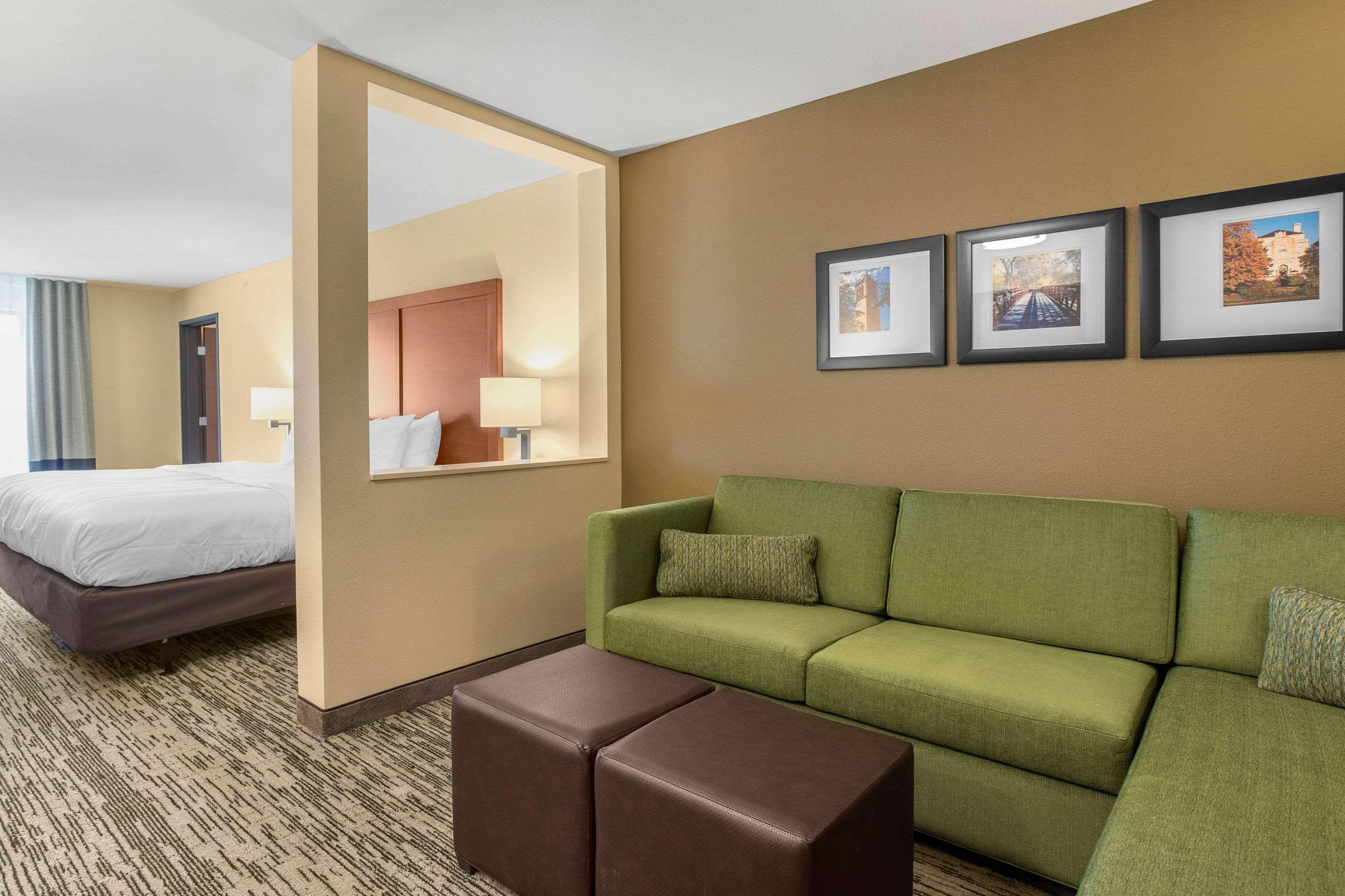 Comfort Inn & Suites Ames Near Isu Campus Exterior photo