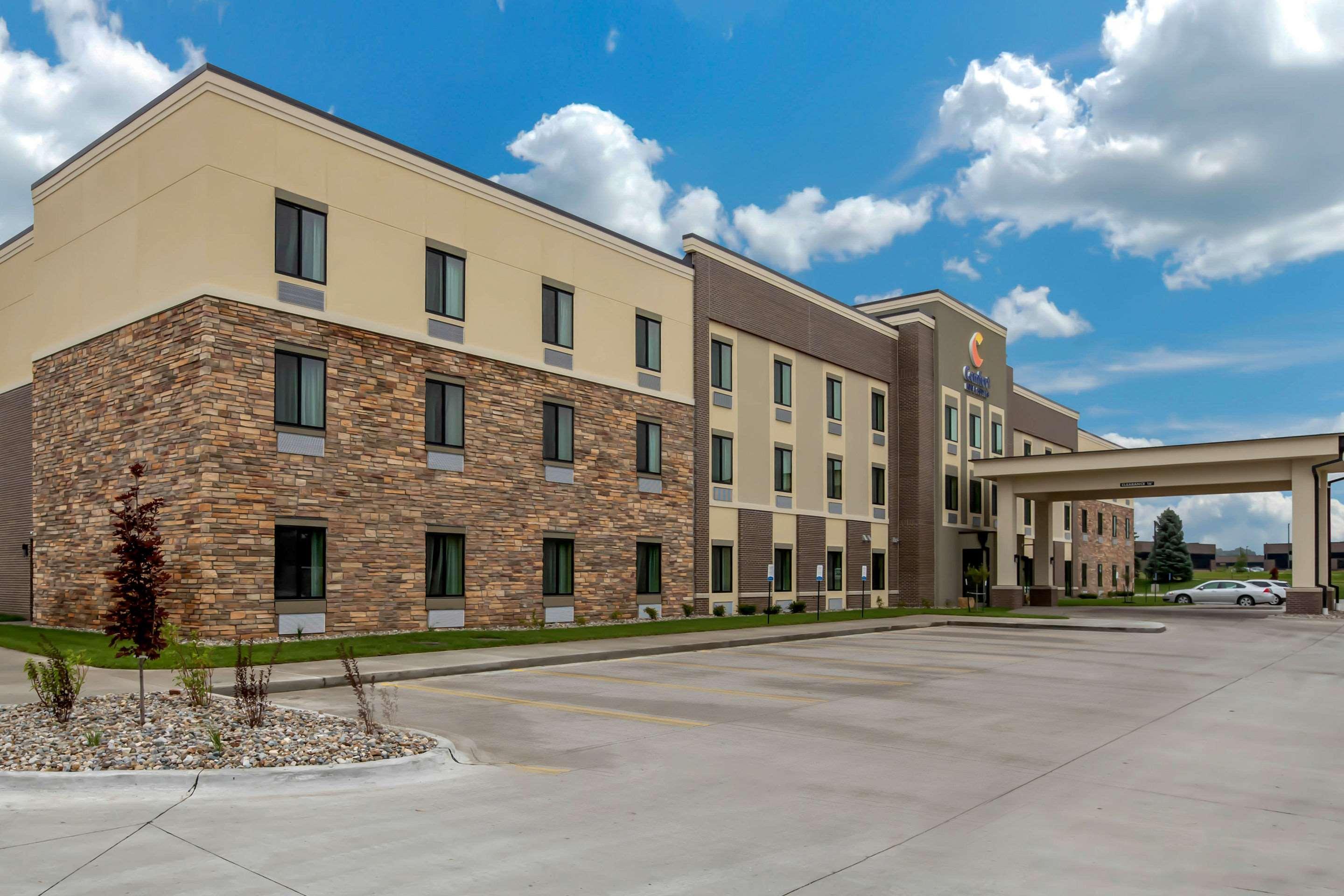 Comfort Inn & Suites Ames Near Isu Campus Exterior photo