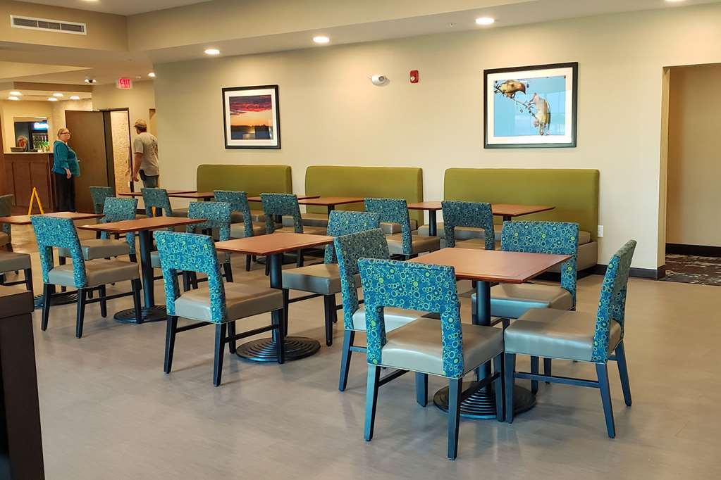 Comfort Inn & Suites Ames Near Isu Campus Restaurant photo